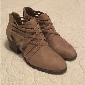 Excellent condition booties!